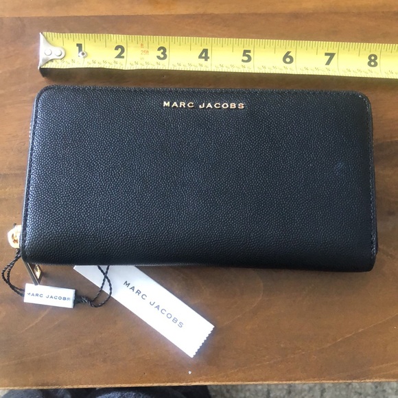 NWT  Marc, Jacob, wallet, black with gold hardware. - Picture 9 of 12